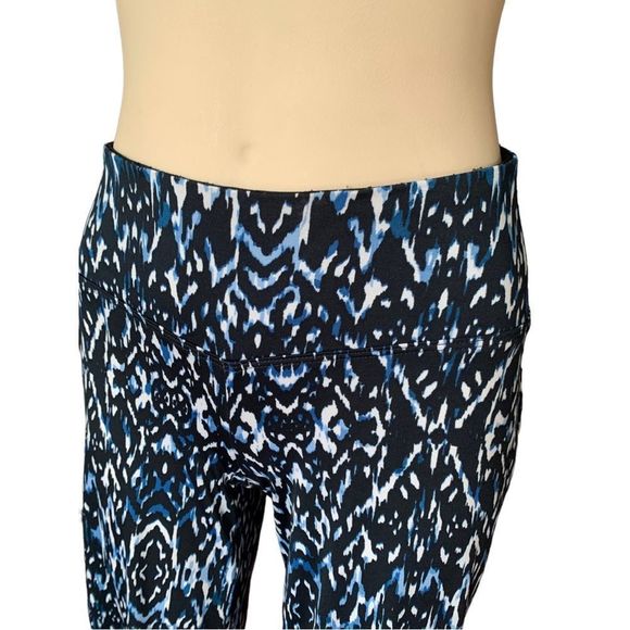 Up silky-soft flare leggings - Picture 4 of 8